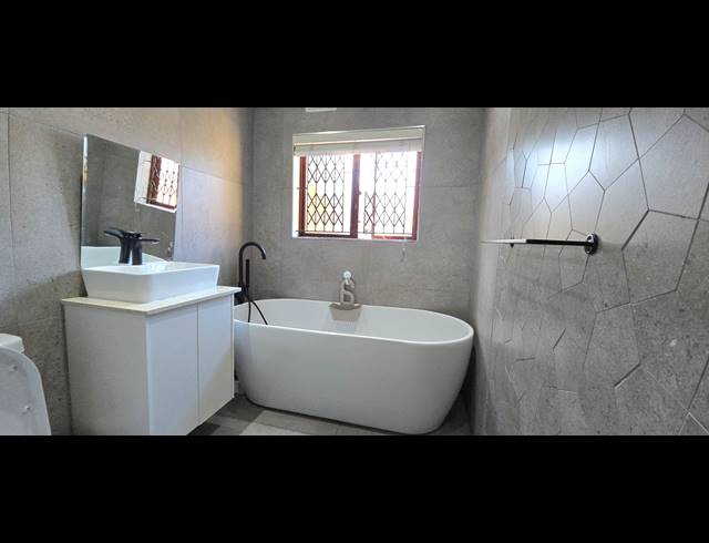 3 BEDROOM SIMPLEX FOR SALE IN MALVERN